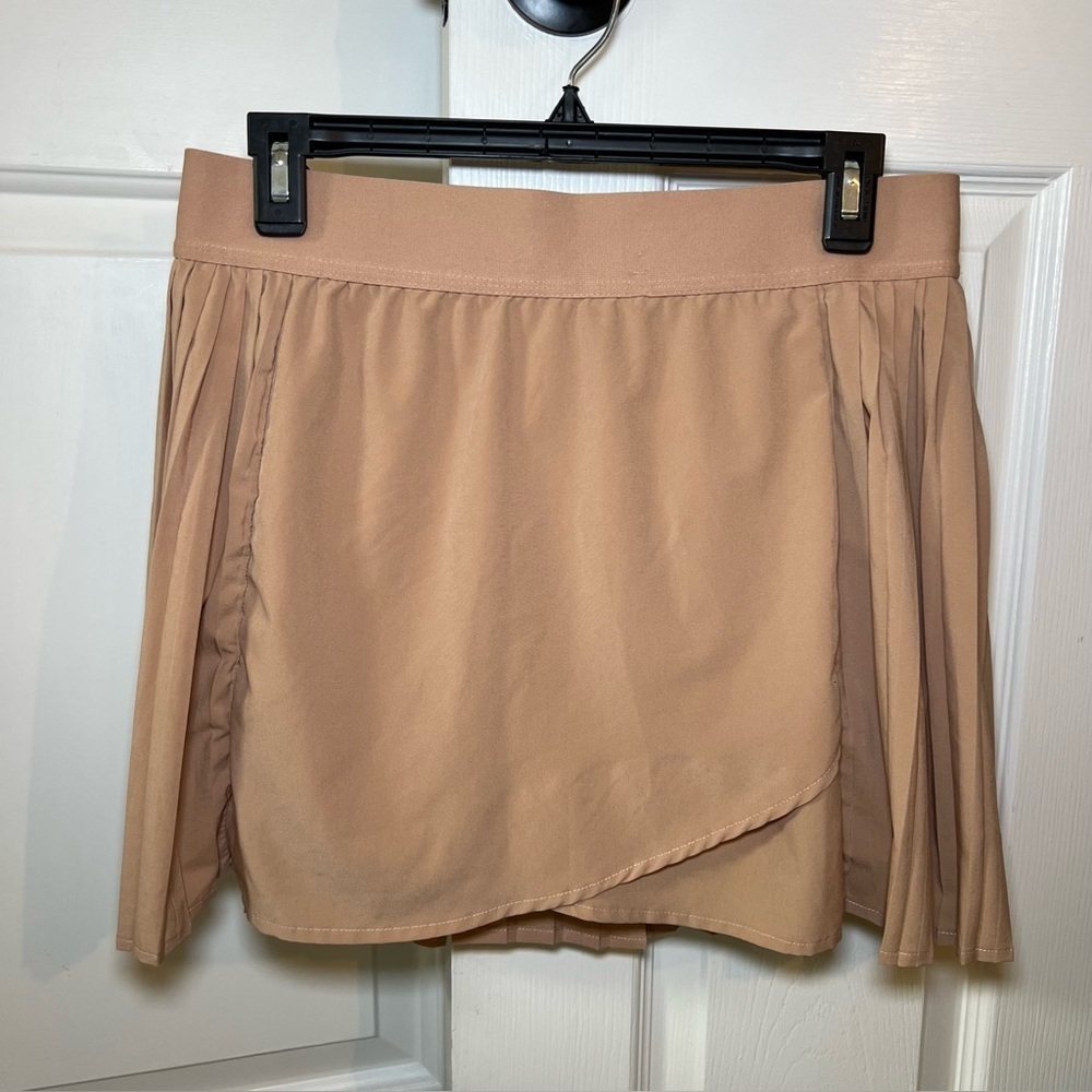 Kensie Blush Tan Pleated Skort